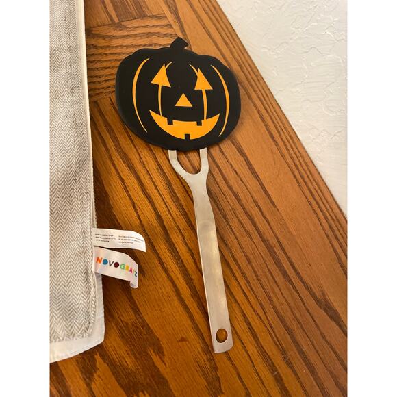Halloween table runner and spatula - Picture 5 of 5